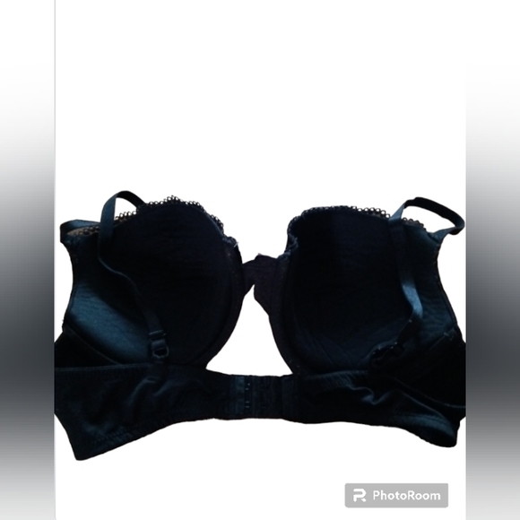 Women's Victoria Secret Black Lace Trim & Smooth Bra - Picture 2 of 3